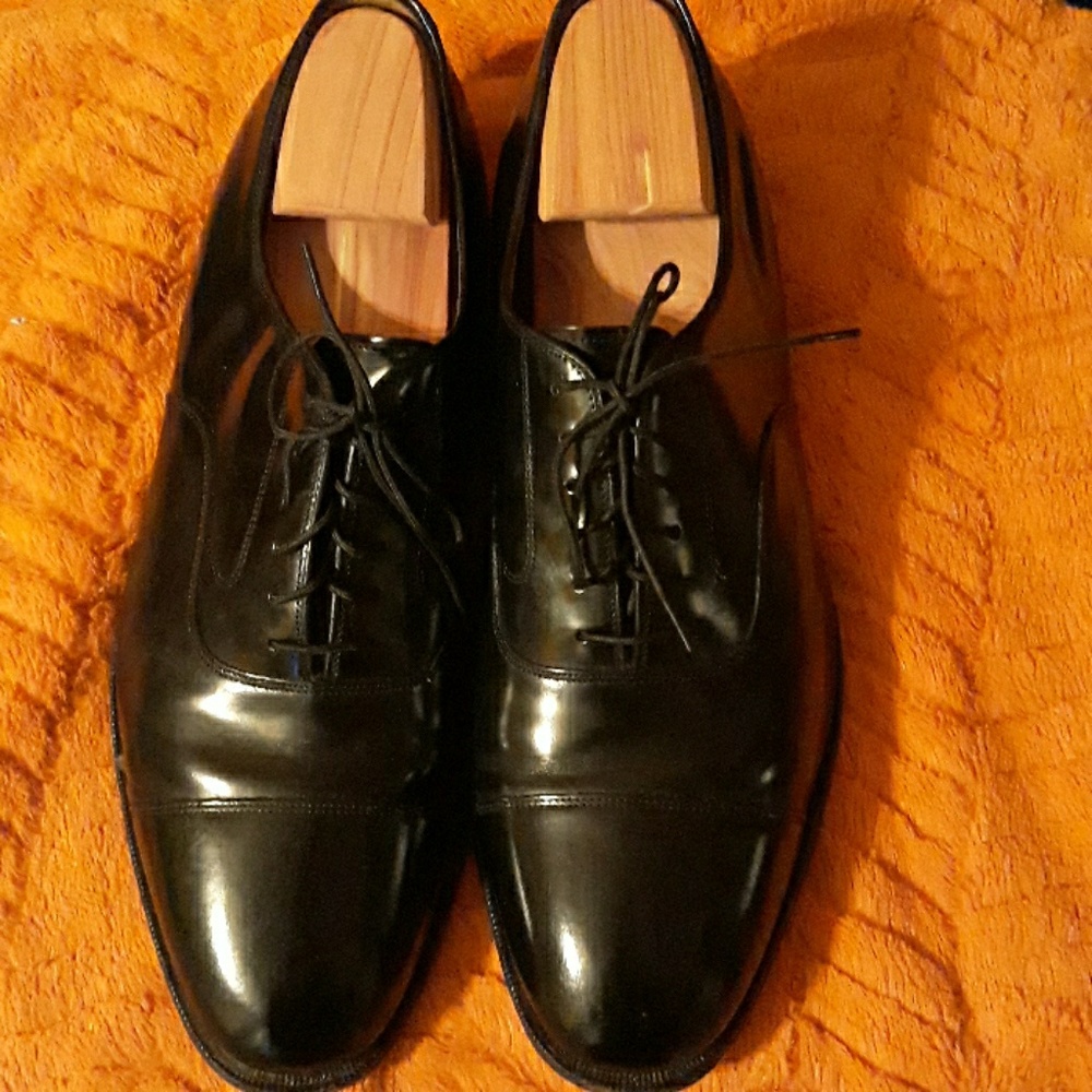 Johnston& Murphy Shoes (shoe trees not included)